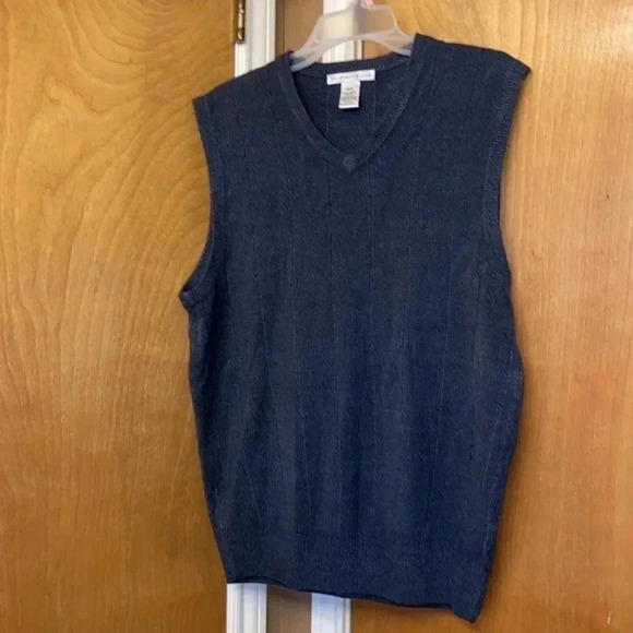 Knit Sleeveless Sweater Vest Grid - Picture 2 of 5